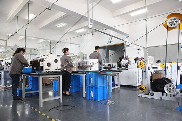 Macchinari di produzione e linea di assemblaggio