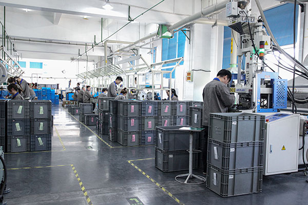 Macchinari di produzione e linea di assemblaggio