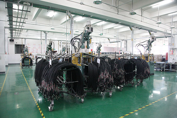 Macchinari di produzione e linea di assemblaggio